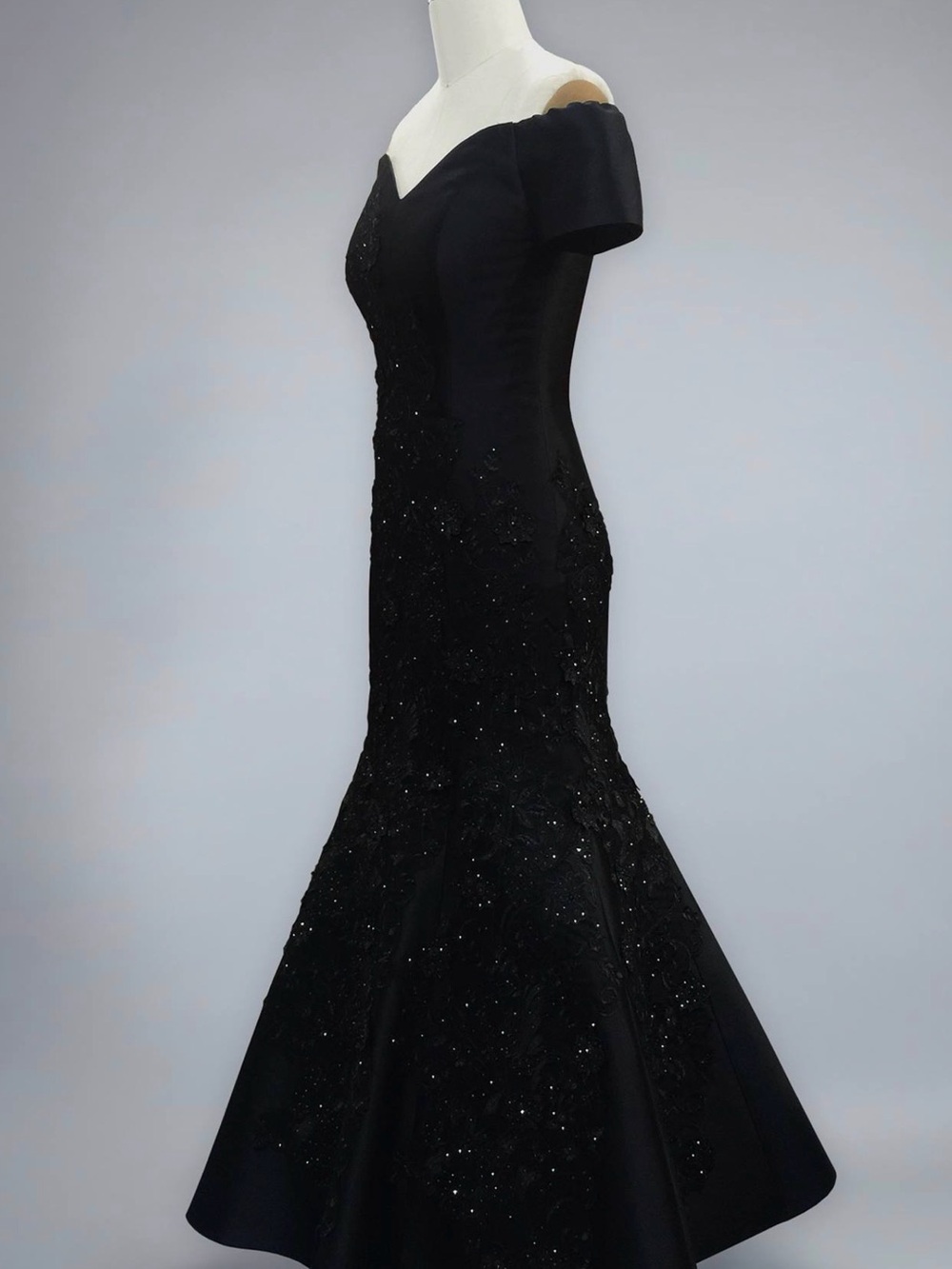 Elegant Black Evening Mermaid Dress - Picture 2 of 3